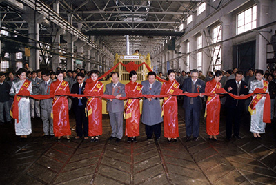 bbin宝盈股份公司举行bbin宝盈牌TY220推土机5000台下线庆典活动。。。。