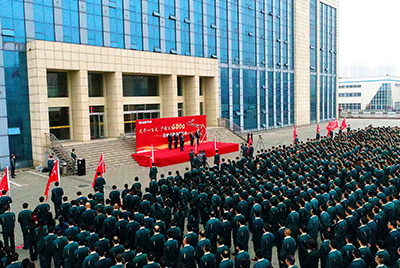 bbin宝盈股份公司“大干一百天 产销过4000”劳动竞赛在公司总部大楼前盛大召开